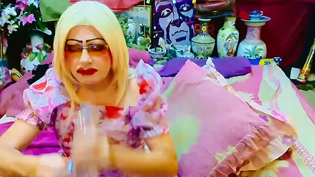 Snapshot of horni4luv chatting on 11/29/25, 10:24 horni4luv online show from 11/29/25, 10:24