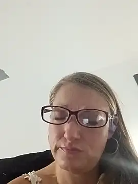 Snapshot of creamylittlecupcake chatting on 10/23/25, 10:03 creamylittlecupcake online show from 10/23/25, 10:03