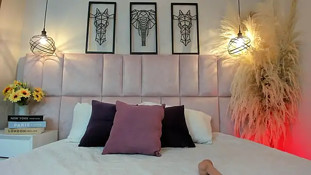 thara  smith online show from 10/29/25, 03:20