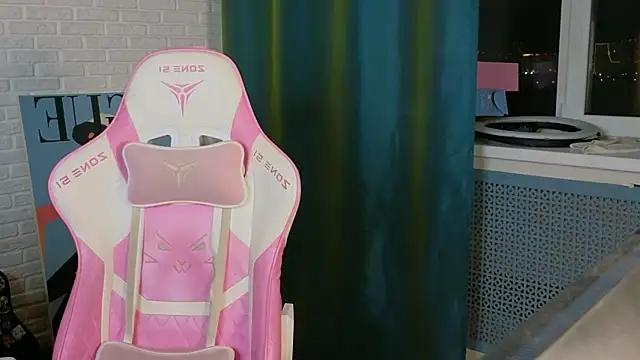 Snapshot of _JustCass_ chatting on 11/21/25, 11:03 JustCass online show from 11/21/25, 11:03