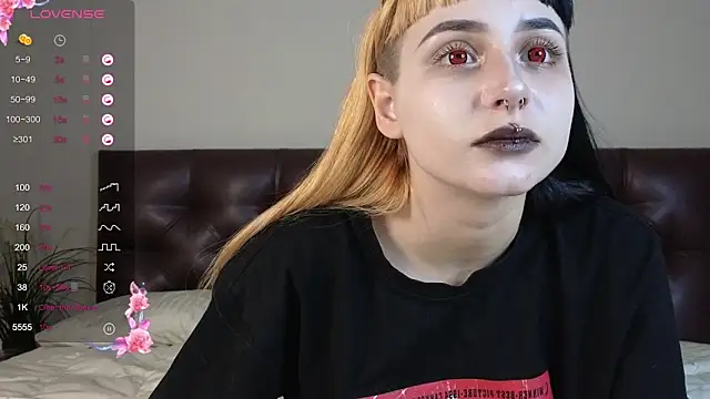 Snapshot of _JustCass_ chatting on 11/28/25, 04:48 JustCass online show from 11/28/25, 04:48