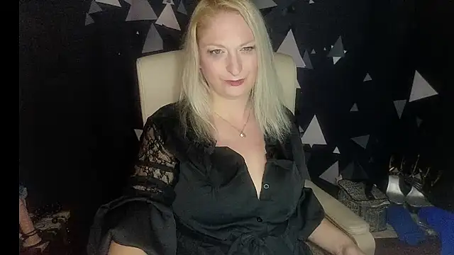 MonicaMis online show from 11/25/25, 03:34