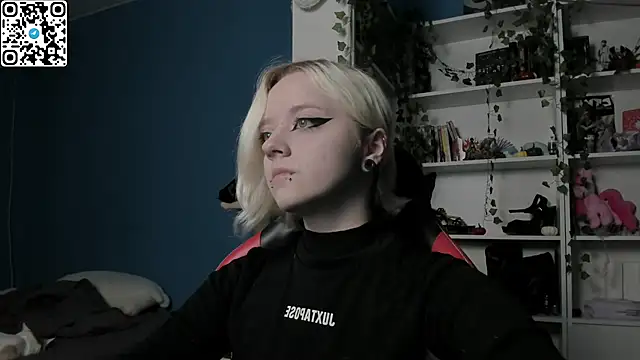 Holy Mistress S online show from 11/28/25, 10:18