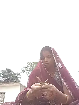 Snapshot of Poonam_cute chatting on 10/31/25, 07:42 Poonam cute online show from 10/31/25, 07:42