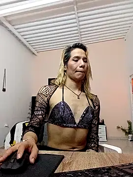 Snapshot of Grreichellsecret_ chatting on 10/29/25, 03:36 Grreichellsecret  online show from 10/29/25, 03:36