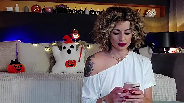 Snapshot of AnayseMaze chatting on 10/26/25, 05:08 AnayseMaze online show from 10/26/25, 05:08