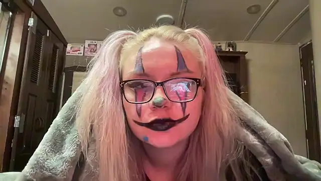 lostinherwonderland online show from 10/25/25, 07:27