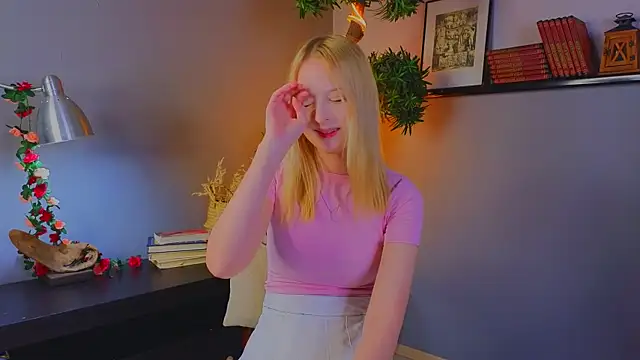 Snapshot of YungLyssy chatting on 11/08/25, 03:18 YungLyssy online show from 11/08/25, 03:18