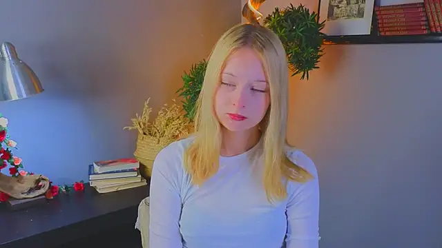 Snapshot of YungLyssy chatting on 11/09/25, 03:05 YungLyssy online show from 11/09/25, 03:05