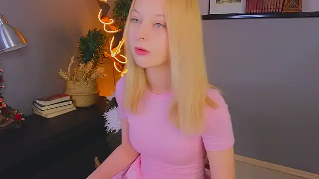 Snapshot of YungLyssy chatting on 11/22/25, 03:05 YungLyssy online show from 11/22/25, 03:05