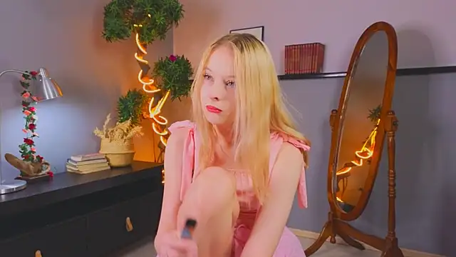 Snapshot of YungLyssy chatting on 12/14/25, 03:01 YungLyssy online show from 12/14/25, 03:01