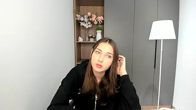 KateCahee online show from 10/28/25, 05:11