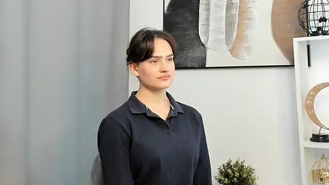 Snapshot of SusannDimanche chatting on 10/27/25, 02:43 SusannDimanche online show from 10/27/25, 02:43