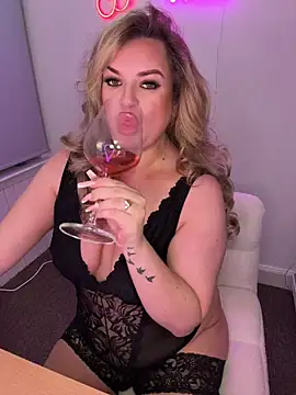 Snapshot of Scottish_Milf_Bella_xo chatting on 11/03/25, 09:27 Scottish Milf Bella xo online show from 11/03/25, 09:27