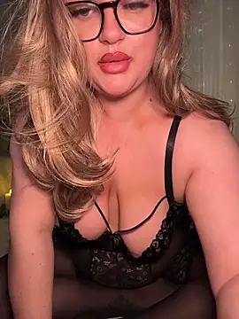 Snapshot of Scottish_Milf_Bella_xo chatting on 02/27/26, 04:12 Scottish Milf Bella xo online show from 02/27/26, 04:12