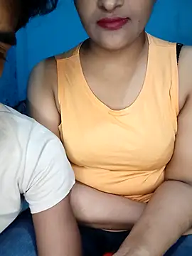 Snapshot of CoupleShow_432 chatting on 11/18/25, 03:27 CoupleShow 432 online show from 11/18/25, 03:27