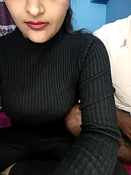 Snapshot of CoupleShow_432 chatting on 12/18/25, 04:35 CoupleShow 432 online show from 12/18/25, 04:35