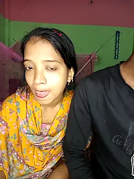 Snapshot of CoupleShow_432 chatting on 02/25/26, 05:33 CoupleShow 432 online show from 02/25/26, 05:33