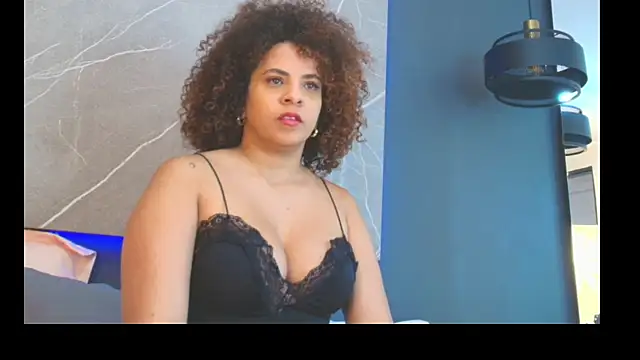 Snapshot of CloePeterson chatting on 11/07/25, 08:09 CloePeterson online show from 11/07/25, 08:09