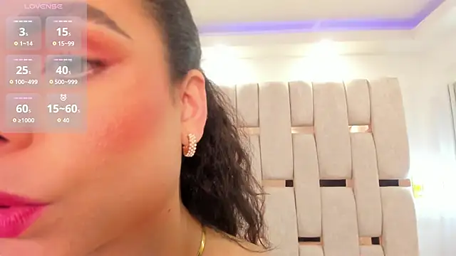 agatha mendoza  online show from 10/29/25, 04:31