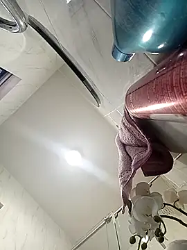 Snapshot of BabyCaramel18 chatting on 10/29/25, 12:40 BabyCaramel18 online show from 10/29/25, 12:40