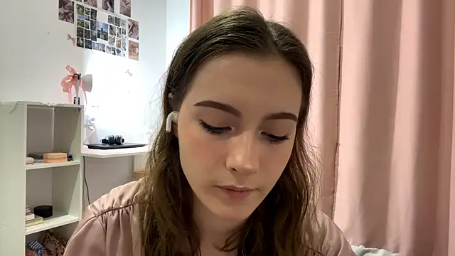 Kira Sanders online show from 10/23/25, 07:12