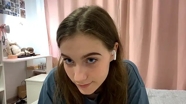 Kira Sanders online show from 10/28/25, 05:04