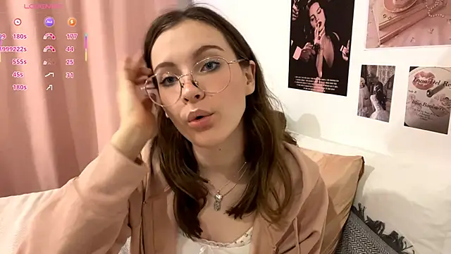 Snapshot of Kira_Sanders chatting on 11/11/25, 04:07 Kira Sanders online show from 11/11/25, 04:07