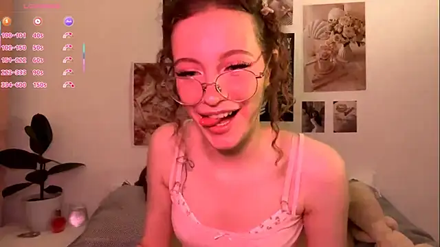 Snapshot of Kira_Sanders chatting on 11/18/25, 06:34 Kira Sanders online show from 11/18/25, 06:34