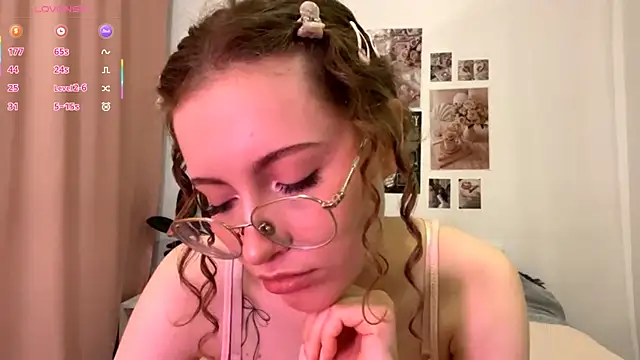 Snapshot of Kira_Sanders chatting on 11/23/25, 04:29 Kira Sanders online show from 11/23/25, 04:29