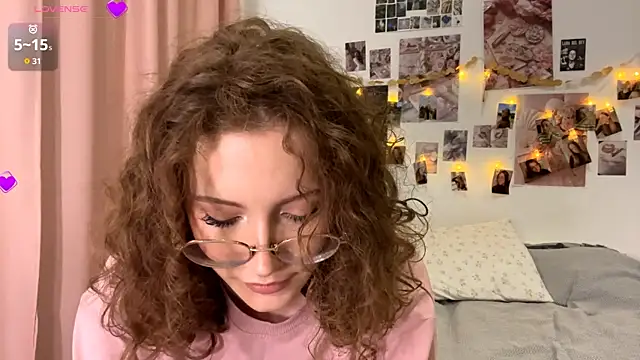 Snapshot of Kira_Sanders chatting on 11/30/25, 05:39 Kira Sanders online show from 11/30/25, 05:39