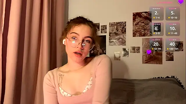 Snapshot of Kira_Sanders chatting on 12/15/25, 06:56 Kira Sanders online show from 12/15/25, 06:56