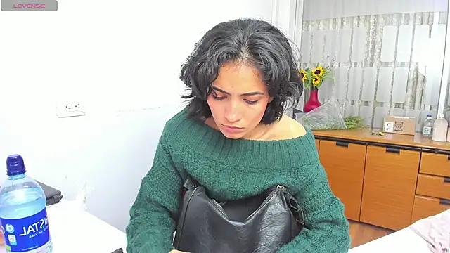 chloehanna online show from 12/04/25, 07:55