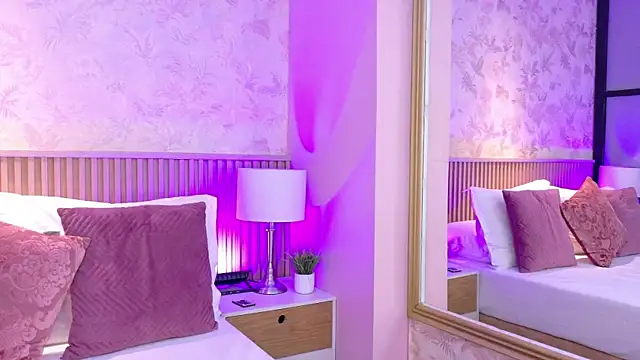 AdelineJhones online show from 11/05/25, 01:33