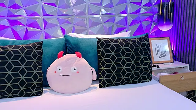 AdelineJhones online show from 05/04/26, 02:24