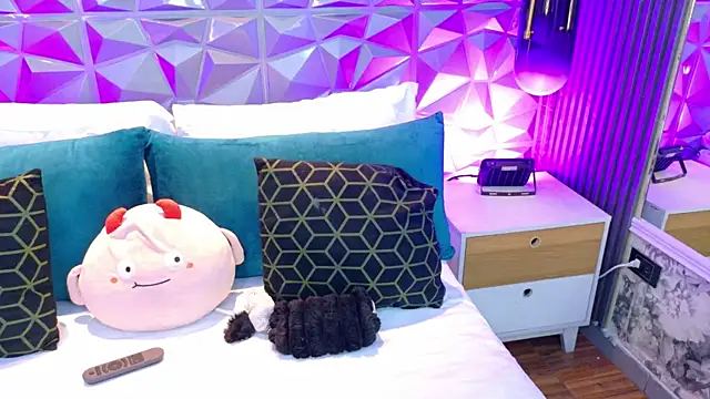 AdelineJhones online show from 06/10/26, 04:17