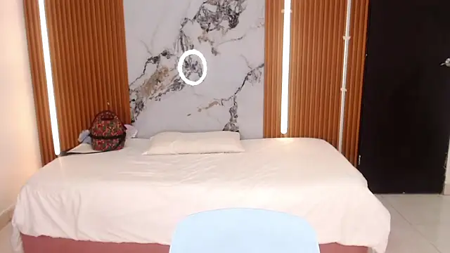 Snapshot of rosselyn_ chatting on 10/28/25, 07:38 rosselyn  online show from 10/28/25, 07:38