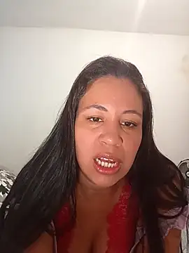 Snapshot of LeilaTaylor chatting on 10/25/25, 03:29 LeilaTaylor online show from 10/25/25, 03:29