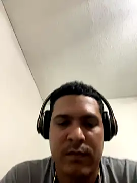 Snapshot of marchalltv chatting on 10/22/25, 07:46 marchalltv online show from 10/22/25, 07:46