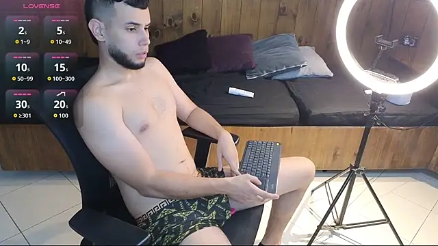 Snapshot of Maxcole_07 chatting on 12/05/25, 07:32 Maxcole 07 online show from 12/05/25, 07:32