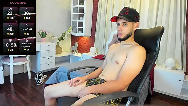 Snapshot of Maxcole_07 chatting on 12/13/25, 07:53 Maxcole 07 online show from 12/13/25, 07:53