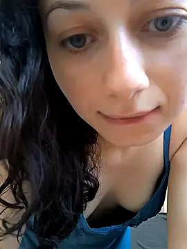 Snapshot of Meiii27 chatting on 11/28/25, 03:47 Meiii27 online show from 11/28/25, 03:47