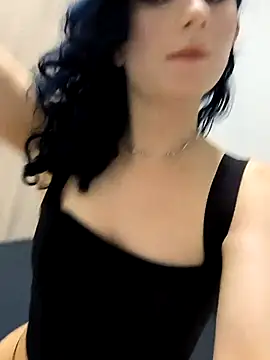 Snapshot of Meiii27 chatting on 12/14/25, 03:12 Meiii27 online show from 12/14/25, 03:12