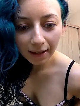 Snapshot of Meiii27 chatting on 12/18/25, 04:02 Meiii27 online show from 12/18/25, 04:02