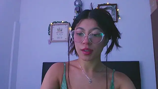 LissyM online show from 12/01/25, 12:21