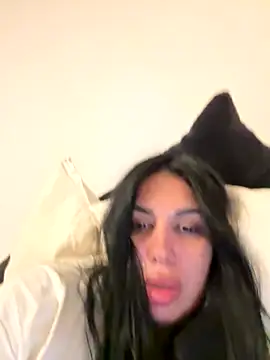 Snapshot of IsaBebe chatting on 11/03/25, 03:02 IsaBebe online show from 11/03/25, 03:02