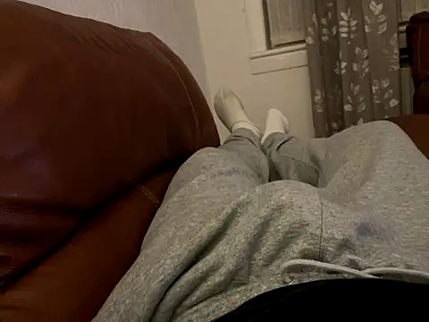 Snapshot of irnbru77 chatting on 11/11/25, 09:15 irnbru77 online show from 11/11/25, 09:15