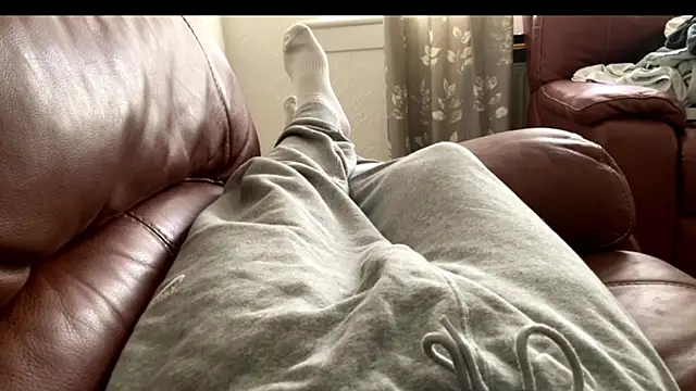 Snapshot of irnbru77 chatting on 11/24/25, 01:22 irnbru77 online show from 11/24/25, 01:22