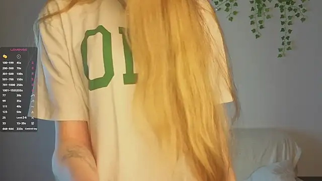 Snapshot of KissyCloud chatting on 11/21/25, 08:02 KissyCloud online show from 11/21/25, 08:02