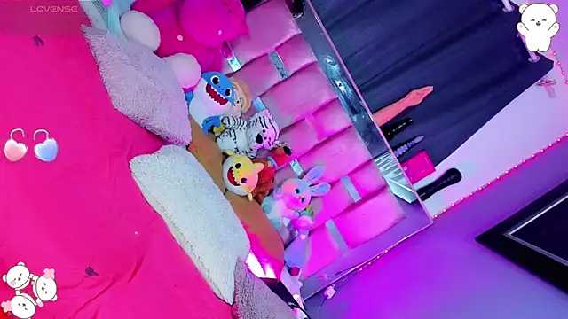 Snapshot of Zulema_Zahirx chatting on 11/28/25, 02:25 Zulema Zahirx online show from 11/28/25, 02:25